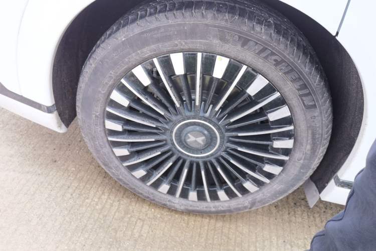 Used XPeng X9 2025 740 Ultra-Long Range Max
