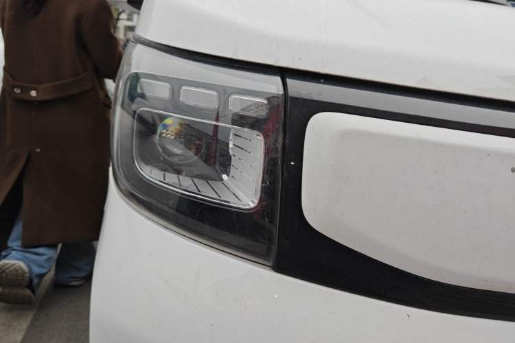 Used CHANGAN KAICHENG Ruixing EM80 2025 Passenger Version Comfort Edition 6-Seater 300 km Dual-Swing Doors Exterior 1