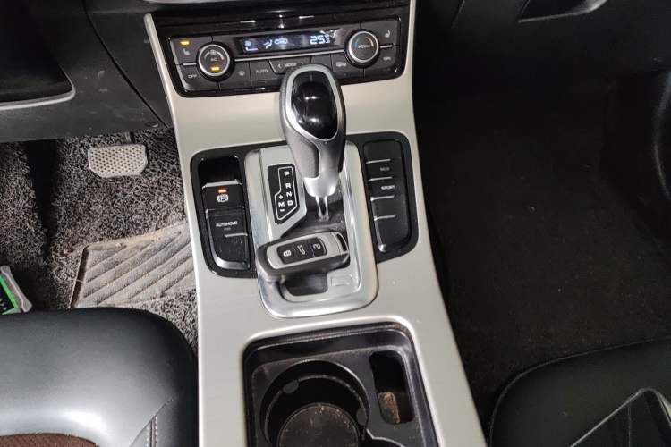 Used Geely Auto Emgrand GL 2017 1.3T DCT Luxury Model
