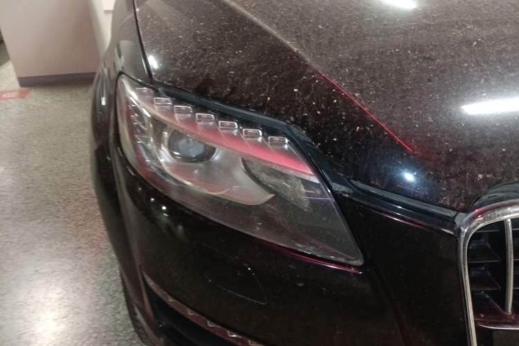 Used Audi Q7 2010 3.6 FSI quattro base version Right Front Headlight