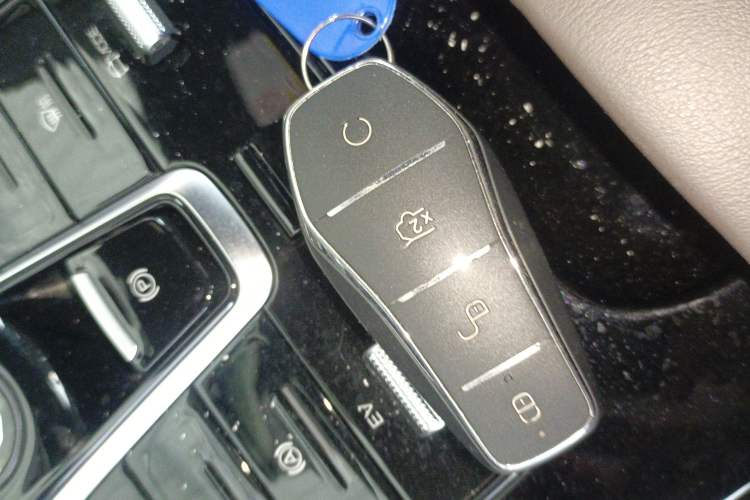 Used BYD Qin PLUS 2024 HONOR Edition DM-i 55KM Leading Model