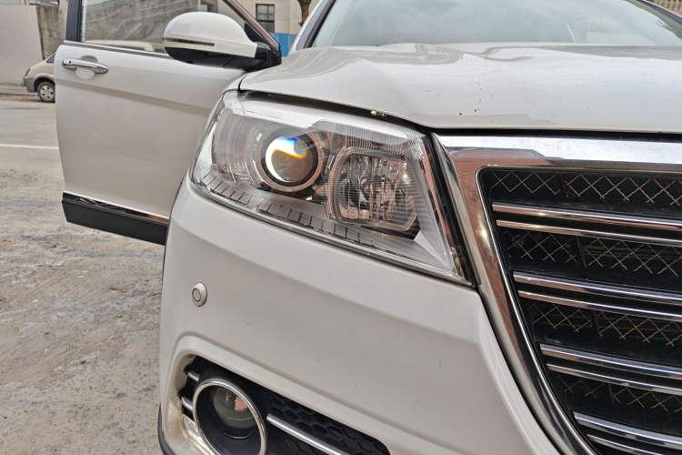 Used Haval H6 2014 Sport Version 1.5T Manual Two-Wheel Drive Elite Edition Right Front Headlight