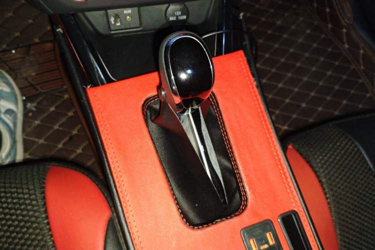 Used Nissan Lannia 2016 1.6L CVT Cool Edition Gear Lever