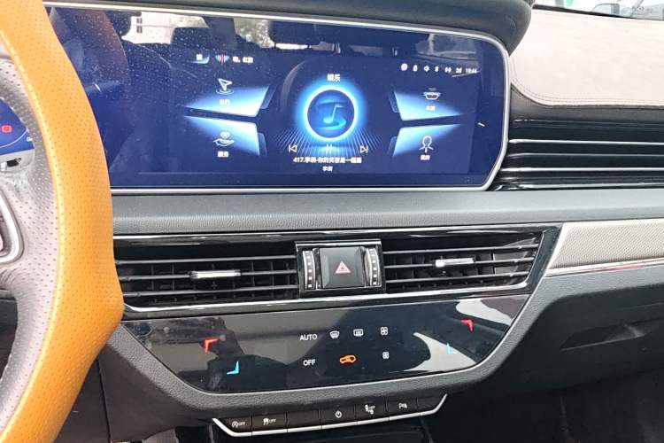 Used Hongqi HS5 2022 Revised Version 2.0T Smart Connect Flagship Edition Audio And AC Panel