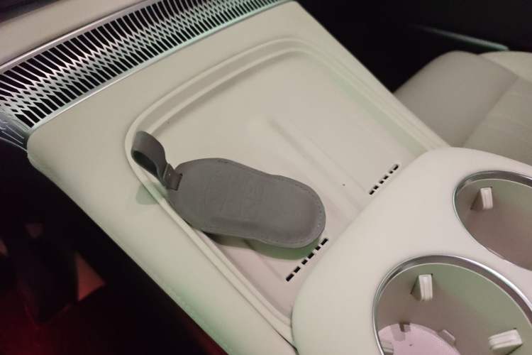 Used XPeng X9 2026 Model—Range-Extended Version 1602 Ultra Vehicle Key