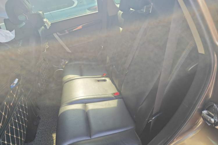 Used Chevrolet Captiva 2015 2.4L 4x4 Flagship Edition 7-Seater
