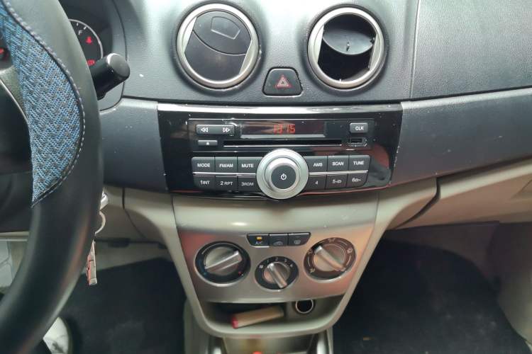 Used CHANGAN Alsvin V3 2012 1.3L Manual Luxury Version China IV Standard