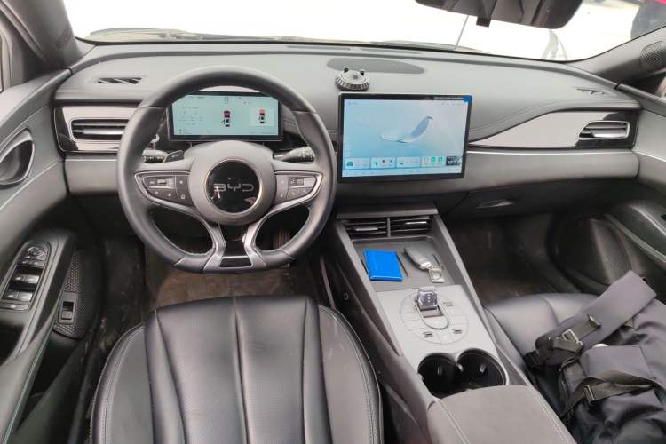 Used BYD Seal 06 New Energy 2025 DM-i Smart Drive 80KM Luxury Model Center Console