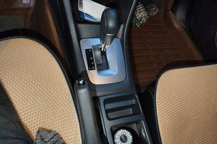 Used Subaru XV 2014 2.0i Comfort Edition Gear Lever