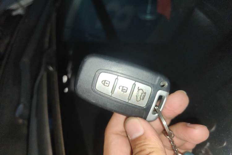 Used Kia Sportage R 2011 2.0L Automatic Two-Wheel Drive GLS
