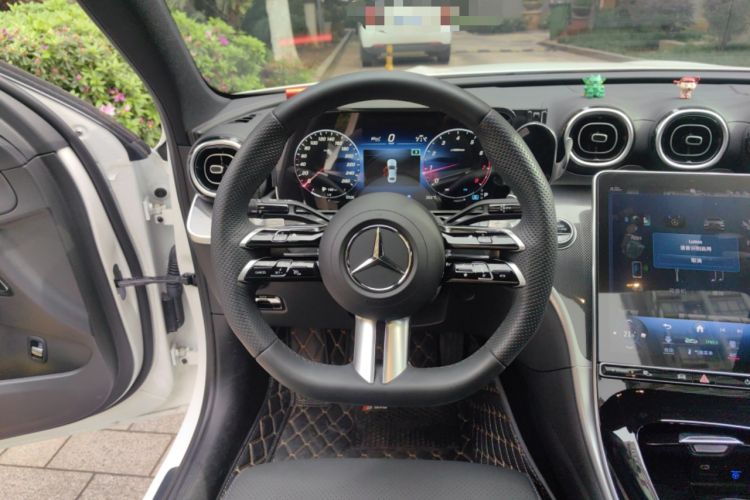 Used Mercedes-Benz C-Class 2023 Second Facelift C 260 L Steering Wheel