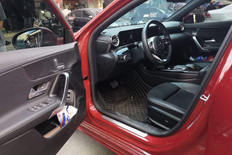 Used Mercedes-Benz A-Class 2020 Restyled A 200 L Sport Sedan Fashion Version
