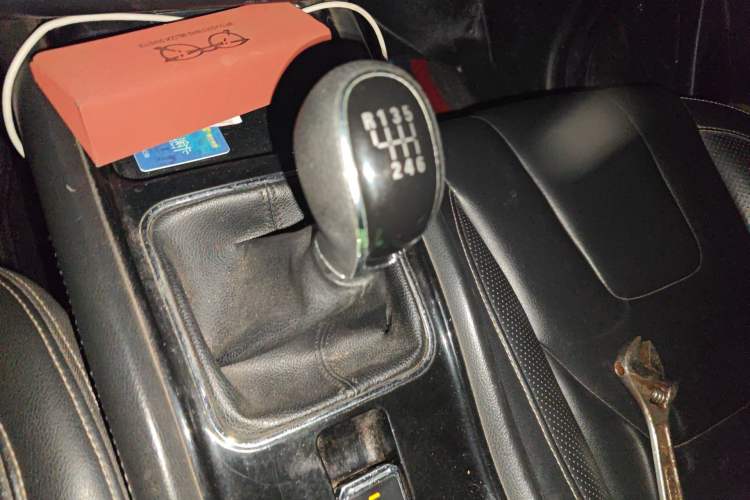 Used Dongfeng Fengon 580 2016 1.5T Manual Luxury Edition Gear Lever