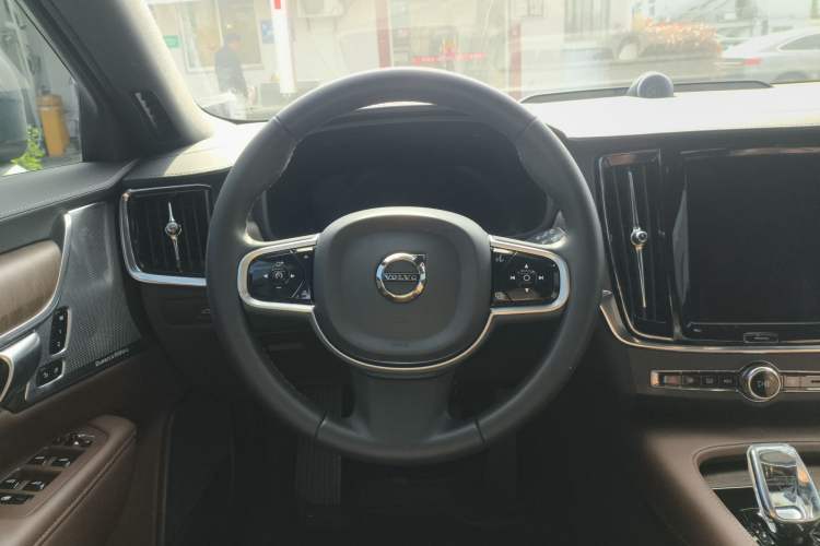 Used Volvo V90 2023 Cross Country B5 AWD Prestige Edition
