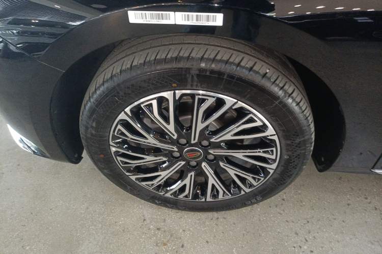 Used Hongqi H5 2025 2.0T Automatic Flag Edition – 500 000 Units Commemorative Version Exterior 4