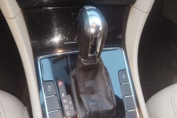 Used Volkswagen Passat 2015 1.8TSI DSG Prestige Edition Gear Lever