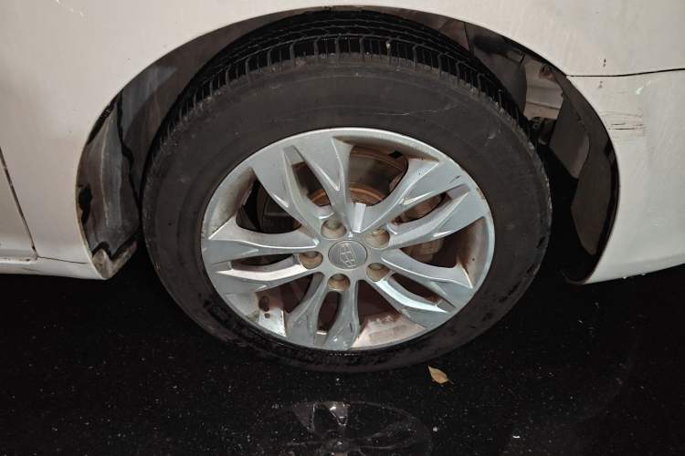 Used Geely Auto Emgrand 2014 Sedan 1.3T Manual Elite Model