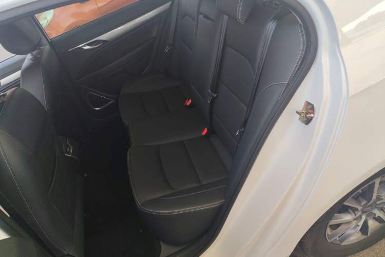 Used Geely Auto Emgrand 2019 Leading Edition 1.5L CVT Luxury Model China VI Standard Left Rear Seat