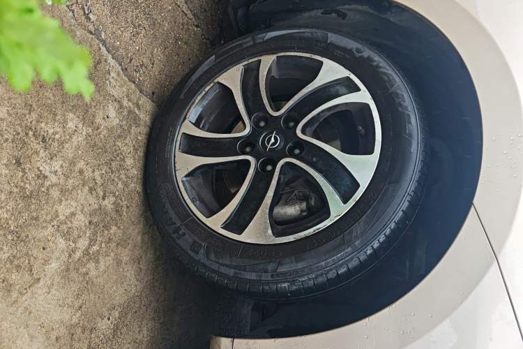 Used Haima Fumei 2016 1.6L Manual Prestige Model Upgrade Right Front Wheel Hub