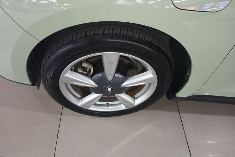 Used ORA Good Cat 2022 Morandi Edition 400km Standard Range Premium Version Lithium-Ion Battery Left Front Wheel Hub