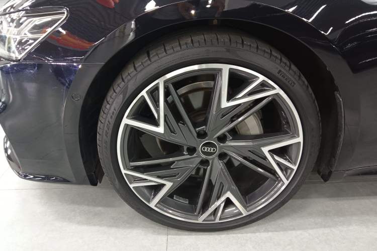 Used Audi A7L 2023 45 TFSI quattro S-line Black Warrior Edition Left Front Wheel Hub