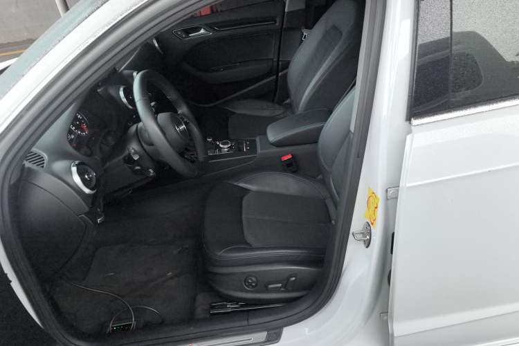 Used Audi A3 2020 Sportback 35 TFSI Fashion Edition China VI Emission Standard Left Front Seat