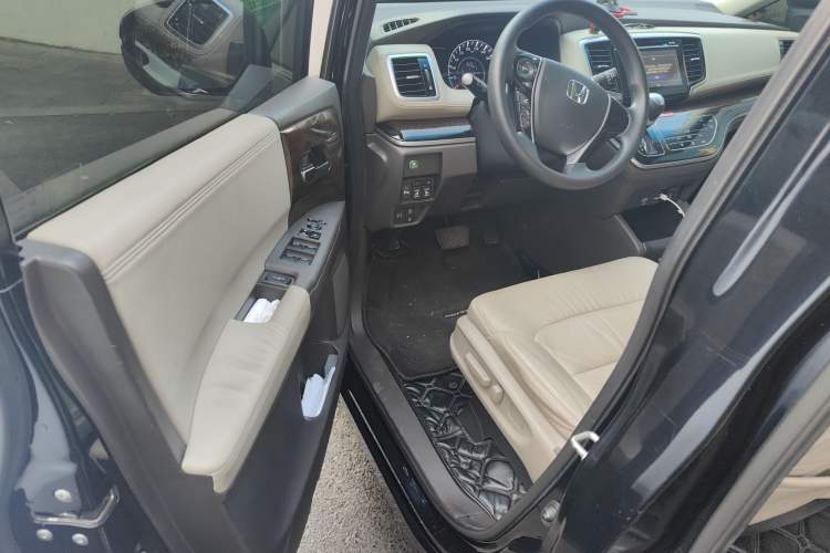 Used Honda Odyssey 2015 Revised 2.4L Luxury Edition