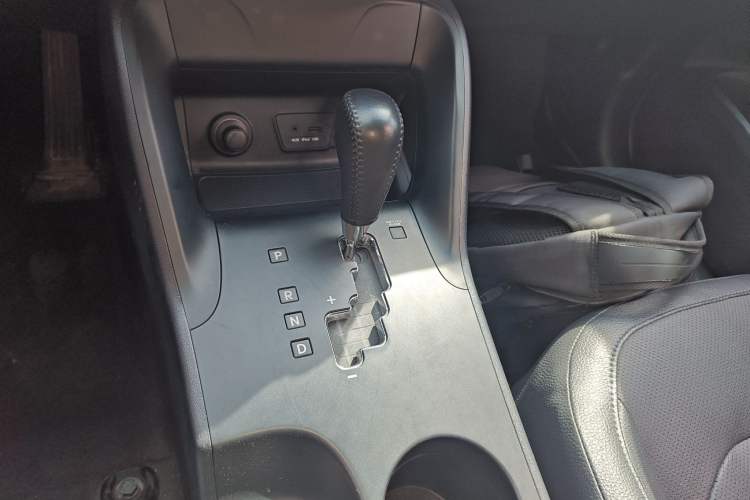 Used Hyundai ix35 2013 2.0L Automatic Two-Wheel Drive Smart GLS China IV Standard