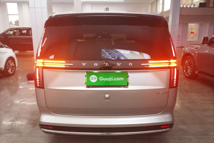 Used Volvo EM90 2025 Ultra Six-Seater