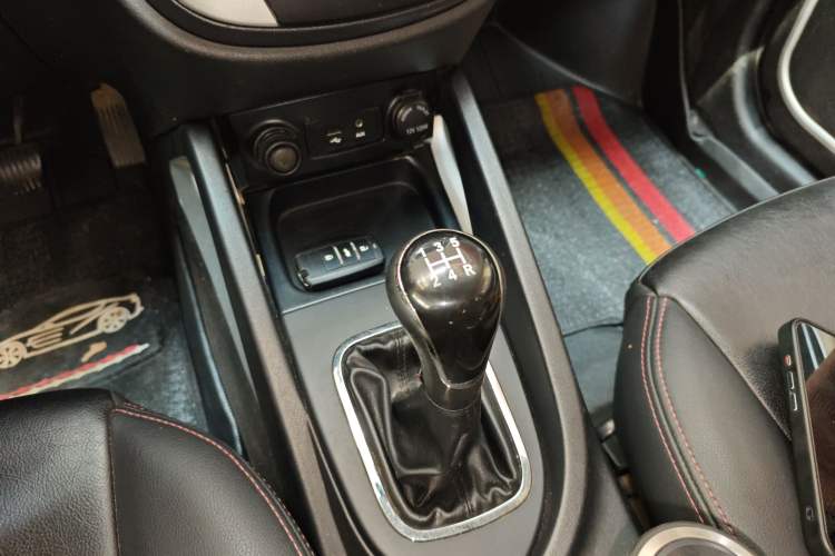 Used CHANGAN CS35 2016 1.6L Manual Luxury Model China IV Gear Lever