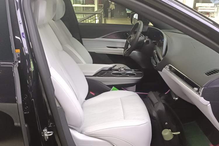 Used Cadillac LYRIQ 2022 Rear-Drive Long-Range Luxury Edition