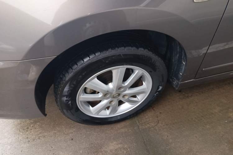 Used Nissan Sylphy 2012 Classic 1.6XE Manual Comfort Edition Left Front Wheel Hub