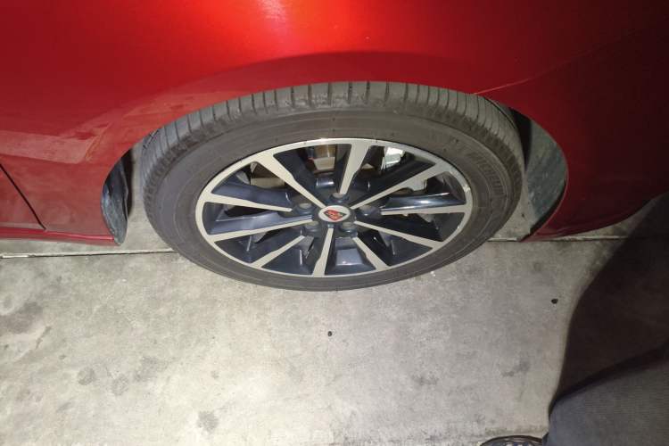 Used Roewe i6 New Energy 2017 45T Hybrid Connective Smart Luxury Edition Right Front Wheel Hub