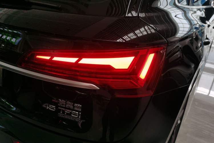 Used Audi Q5L 2022 Updated 45T Luxury Dynamic Version
