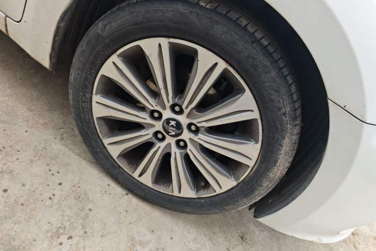 Used Kia K4 2015 1.8L Automatic GLS Special Right Front Wheel Hub