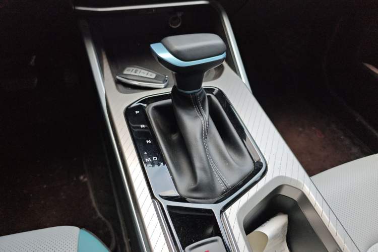 Used Geely Auto Emgrand 2023 4th Generation Champion Edition 1.5L CVT Flagship Model Gear Lever