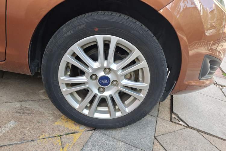 Used Ford Fiesta 2013 Sedan 1.5L Automatic Fashion Edition Right Front Wheel Hub