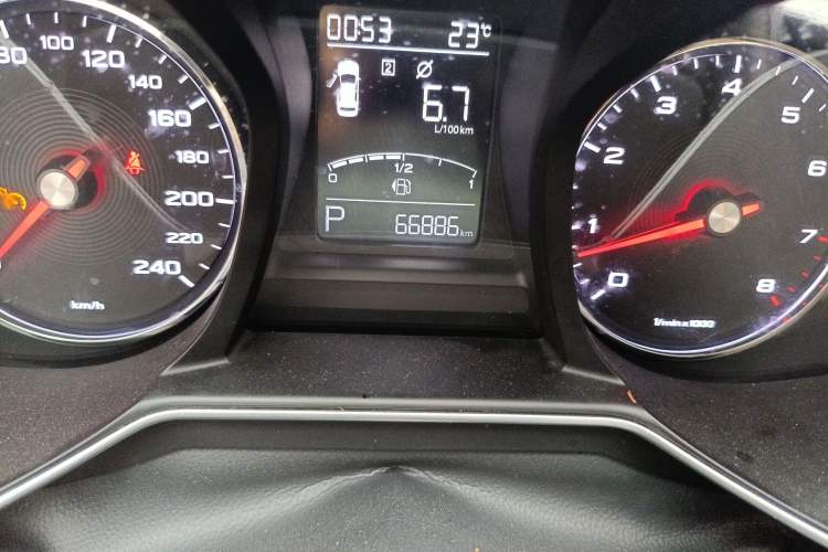 Used MG 6 2017 20T Automatic Luxury Smart Connect Version China V Standard Odometer Close Up