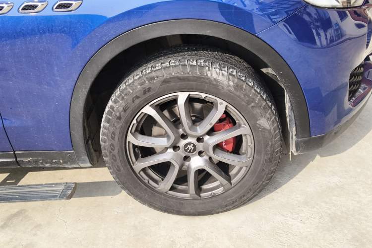 Used Maserati Levante 2019 3.0T Standard Version China VI Right Front Wheel Hub