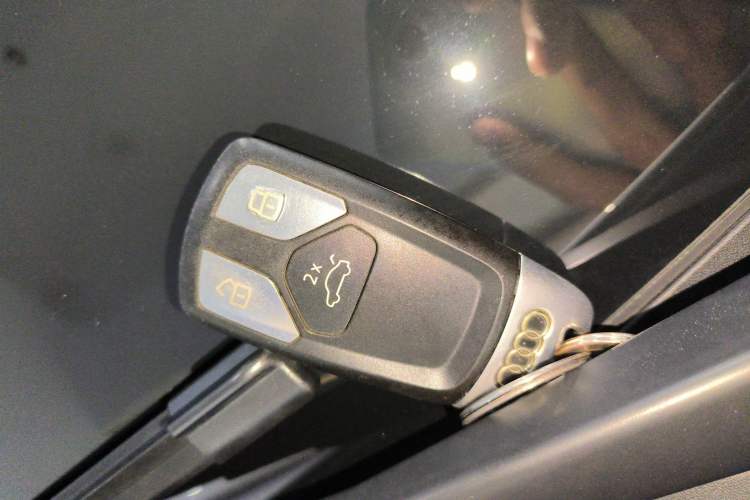 Used Audi A4L 2020 40 TFSI Fashionable and Elegant Model
