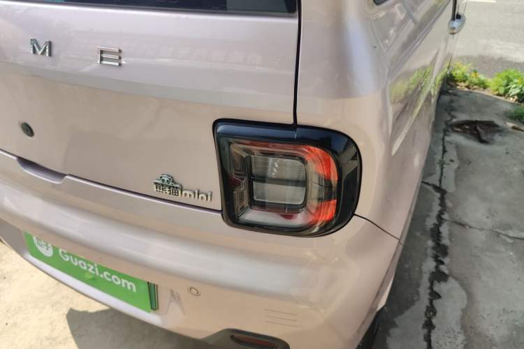 Used Geely Galaxy Panda 2023 Panda Mini 200km Endurance Bear Right Rear Taillight