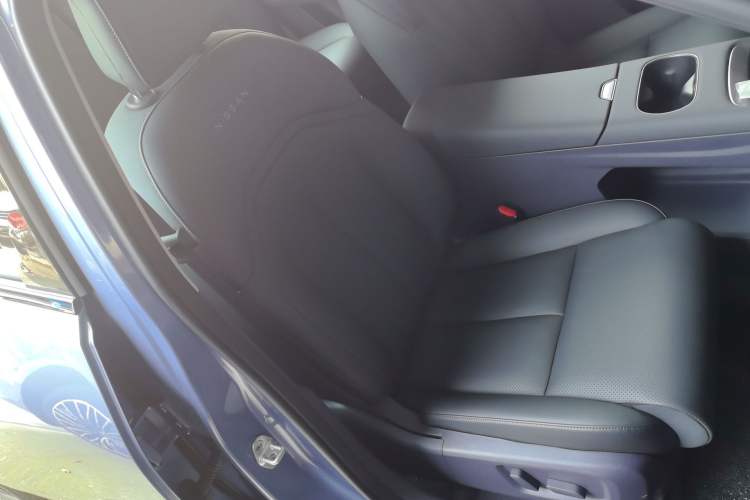 Used Nissan N6 2026 Model 180 Max Right Front Seat