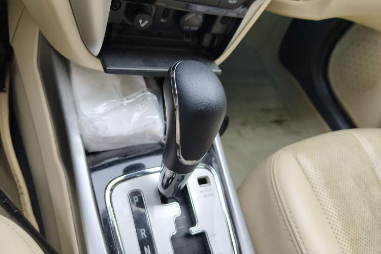 Used CHANGAN Eado 2015 1.6L Automatic Luxury Model Gear Lever