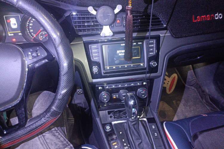 Used Volkswagen Lamando 2017 280TSI DSG Luxury Edition
