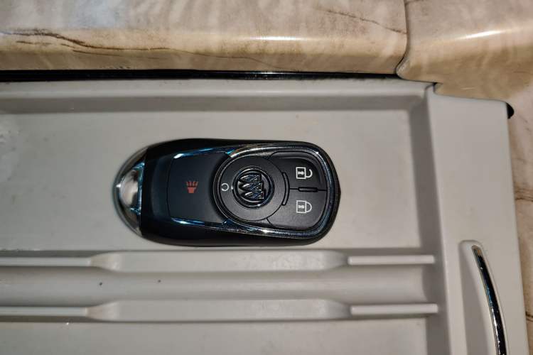 Used Buick GL8 2018 ES 28T Comfort Model China VI Standard