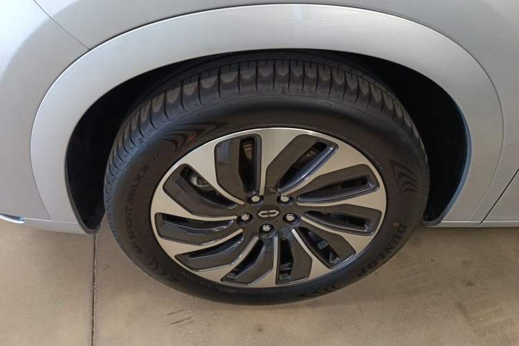 Used Hima AITO M7 2024 1.5T Rear-Drive Plus Version 5 Seats Left Front Wheel Hub