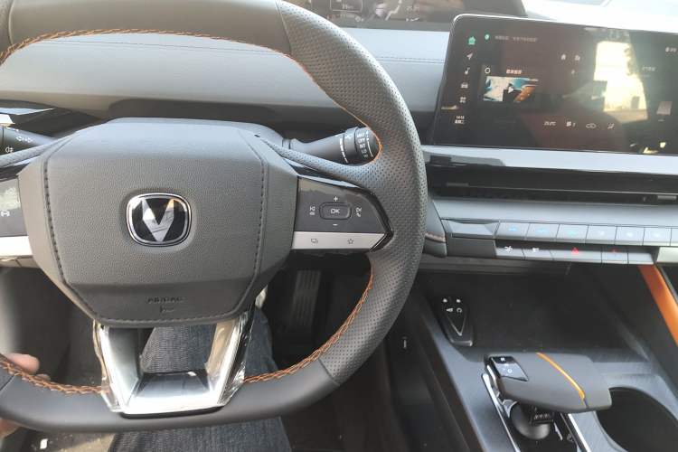 Used Changan UNI-V iDD 2023 Zhidian iDD 1.5T 113km Smart & Fun Version (Rapid Edition)