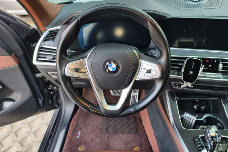 Used BMW X7 2019 xDrive40i Luxury Package with Leading Features