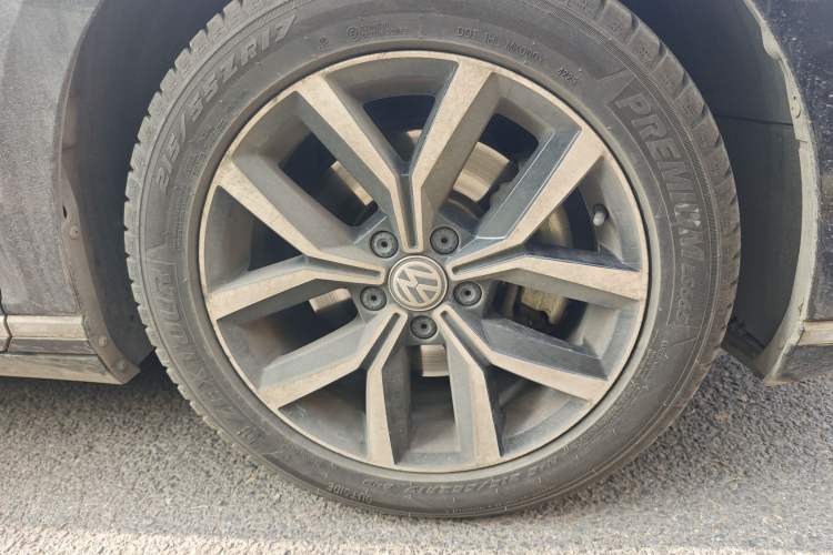 Used Volkswagen Magotan 2020 330TSI DSG Leading Model Right Front Wheel Hub