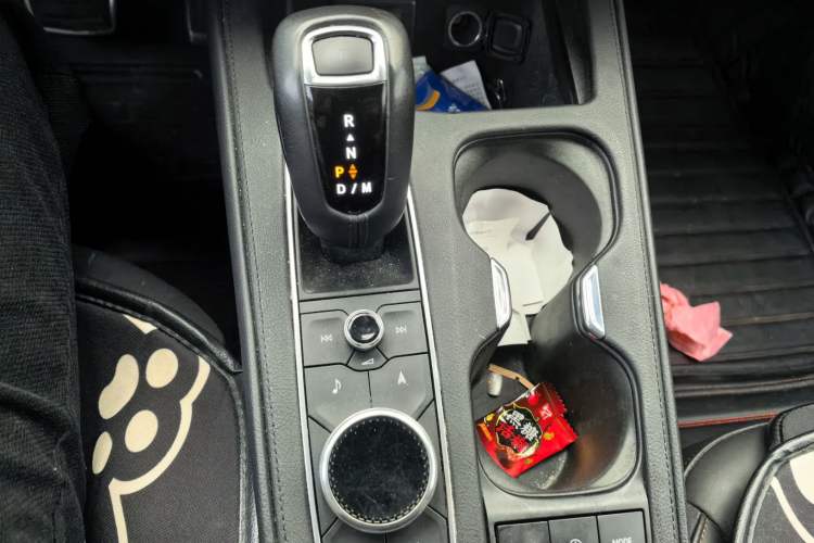 Used Cadillac XT4 2018 28T 4x4 Leading Sport Model Gear Lever